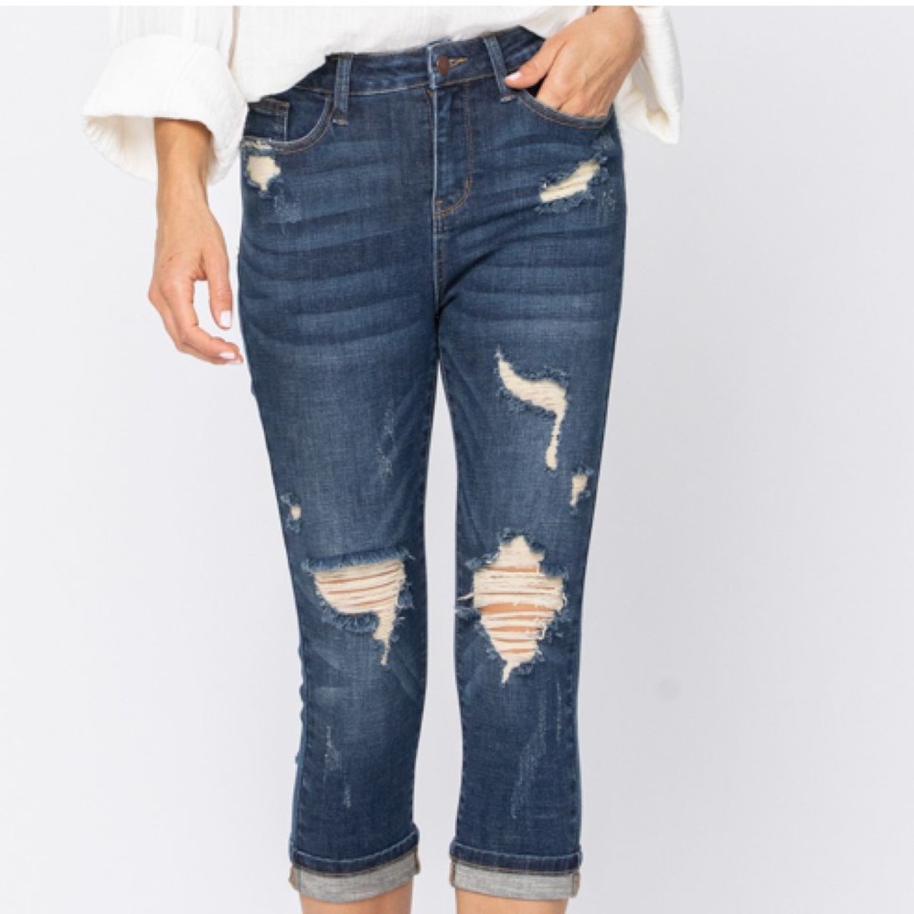 Judy Blue 22W Destroyed Capri Jeans